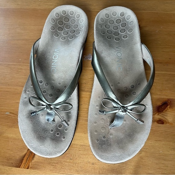 Vionic Bella Toe Post Flip Flop Thong Sandal in Pewter Color With Bow Sz 9 - Picture 3 of 7